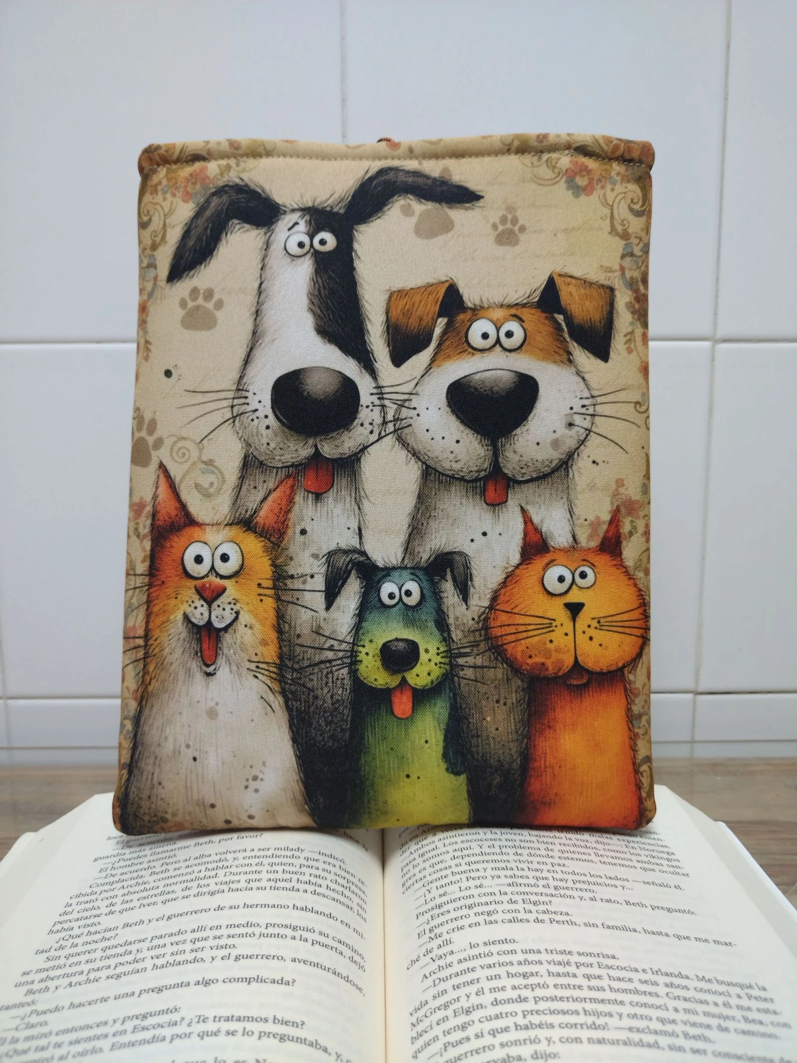 Funda literaria acolchada Diseño Perretes y Gato